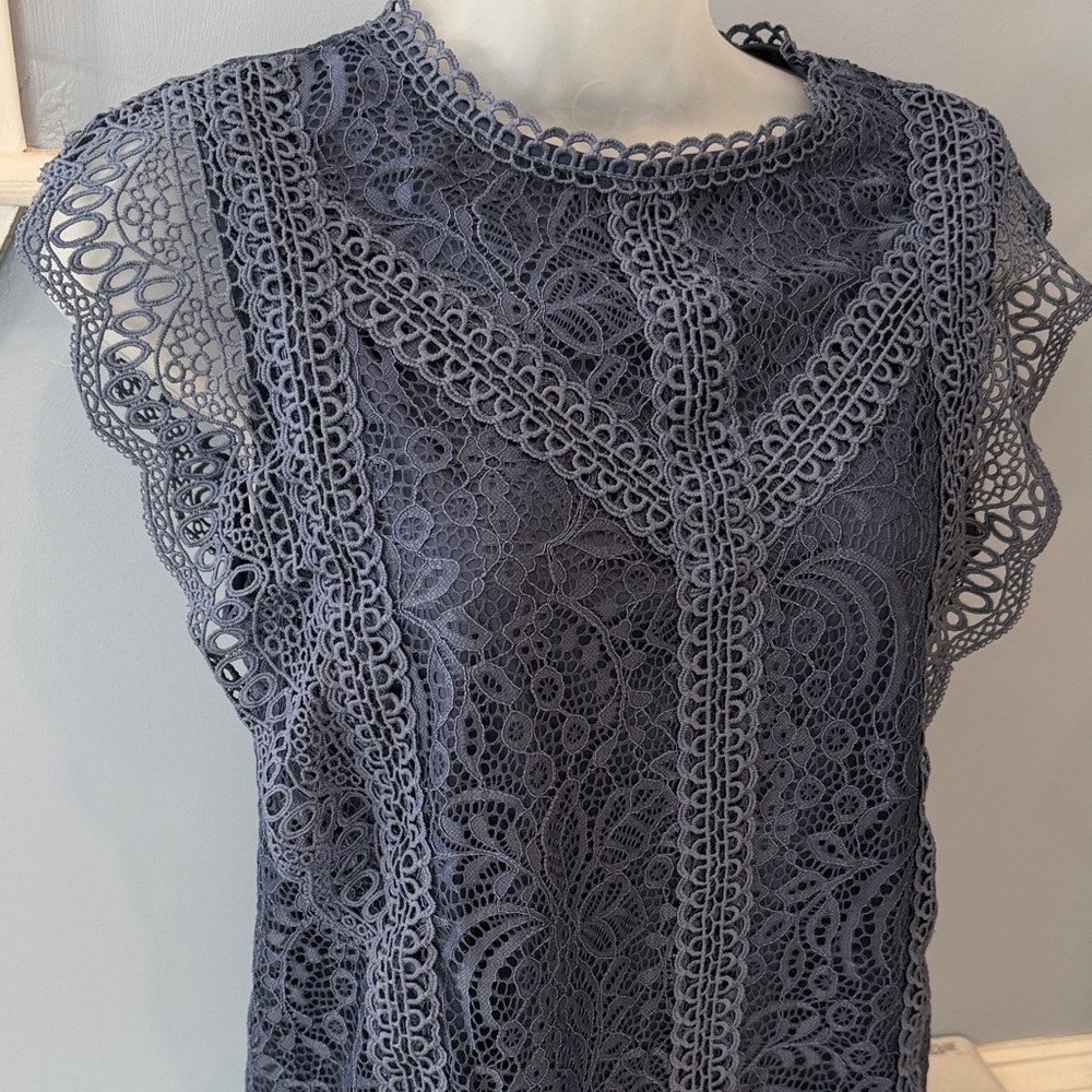 Elegant Lace Sleeveless Top - Blue